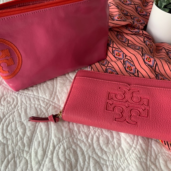 Tory Burch Handbags - Tory Burch Harper Leather Zip Continental Wallet EUC